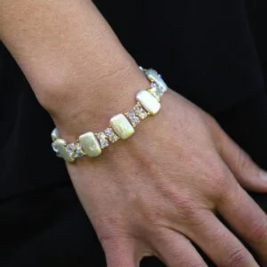 Bracelet with Rectangle Pearls and Swarovski crystals.