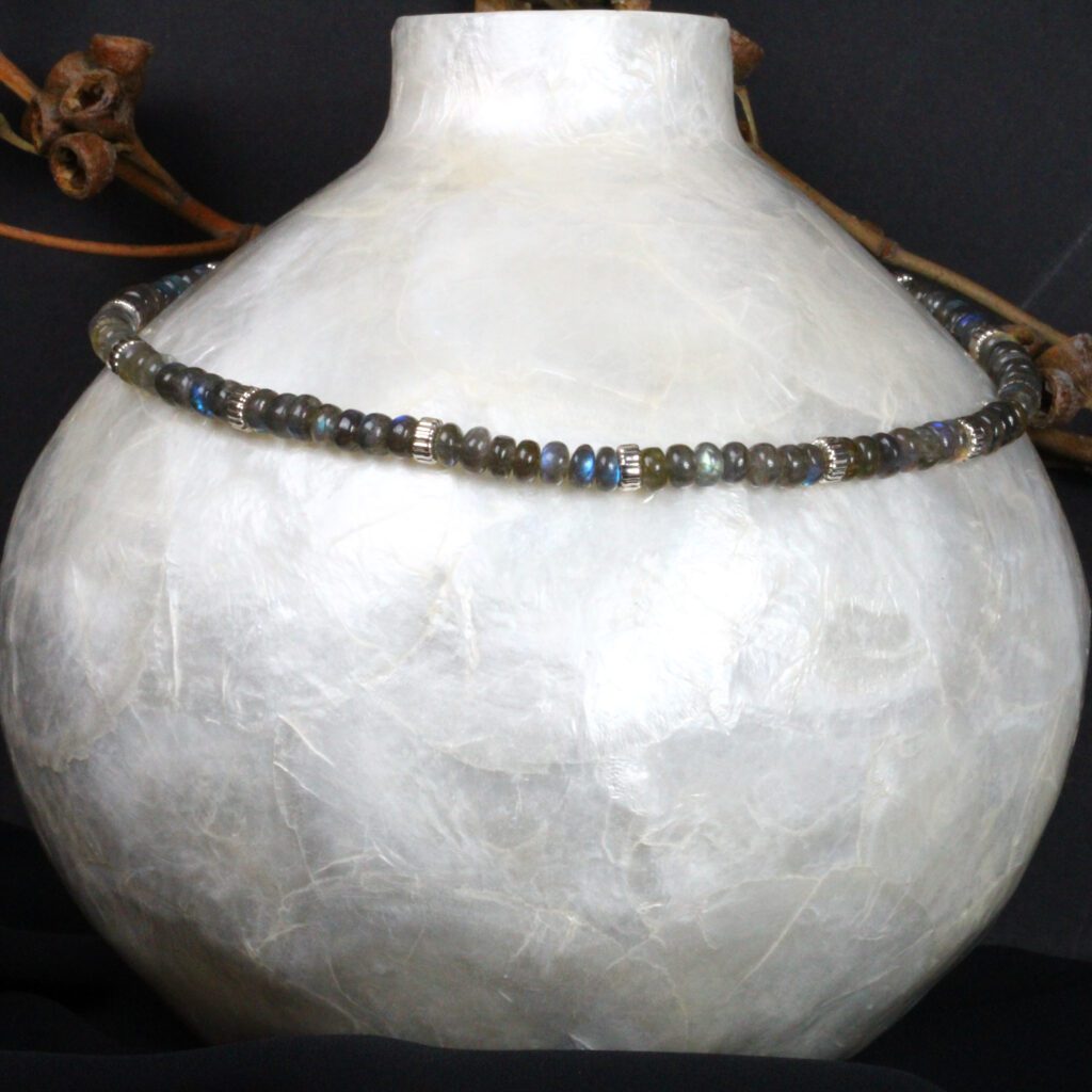 Necklace with highly polished labradorite stones