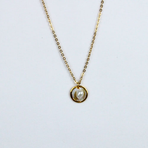 A long shot of Blister Pearl pendant Necklace